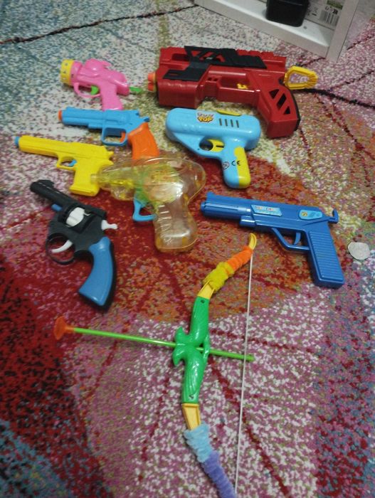 Сет пистолети к- т полицай за 6.50 евро