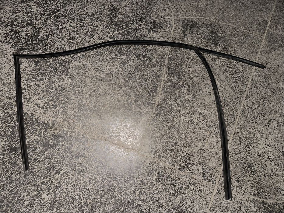 Уплотнители двери Мерседес W140