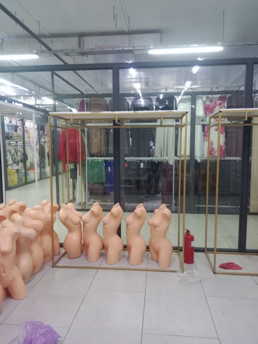 На продажу манекны для одежды