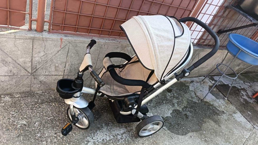 Carut cu pedale pentru copii