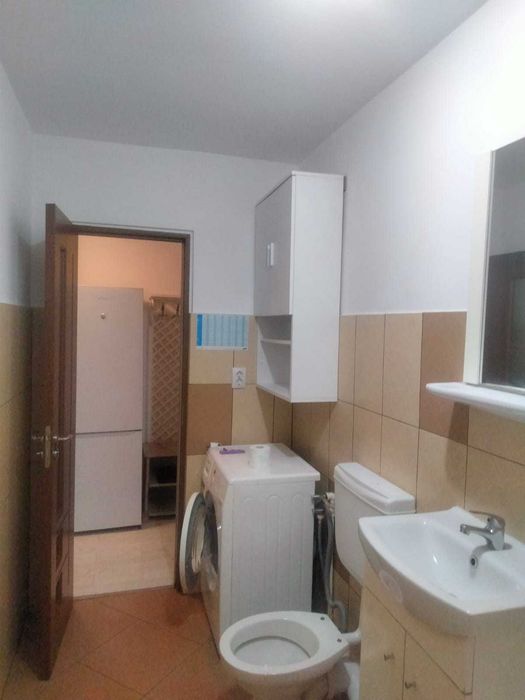 Închiriez garsonieră confort 1 in bloc de apartamente