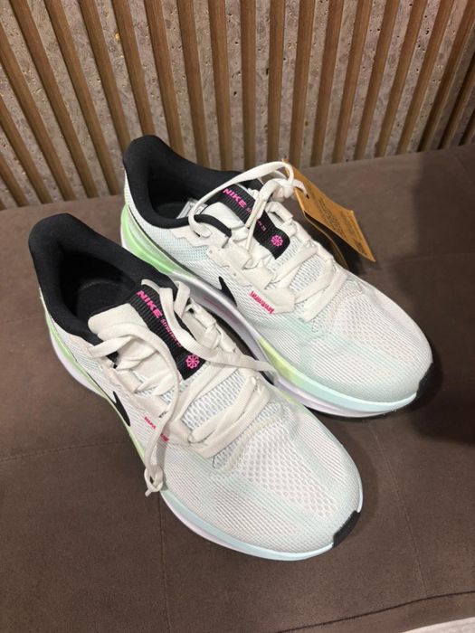 Продам оригиральные кроссовки Nike