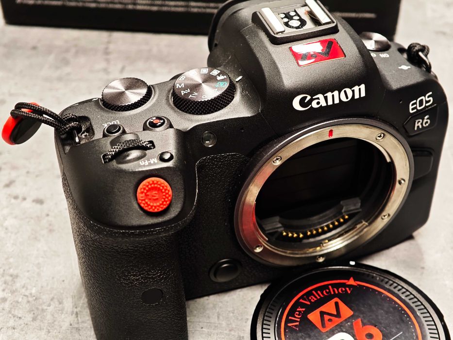 Canon R6 + батерия + зарядно + 64 GB памет + аксесоари