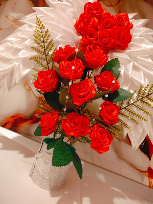 Buchet din trandafiri din satin