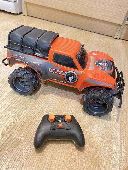 Машинка на пульту