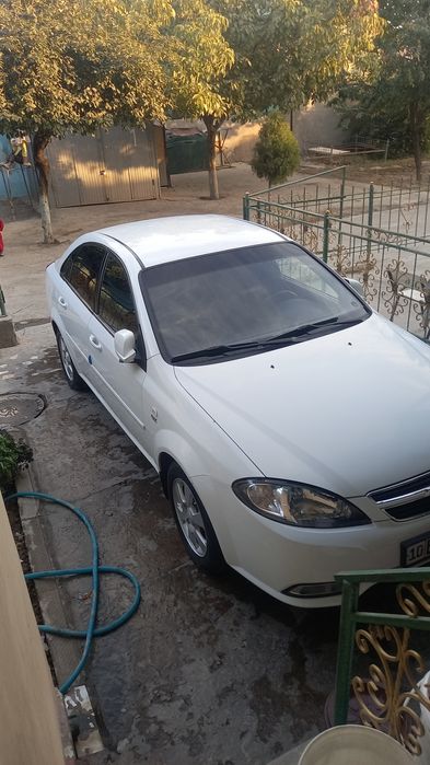 Lasetti jentra qilngan