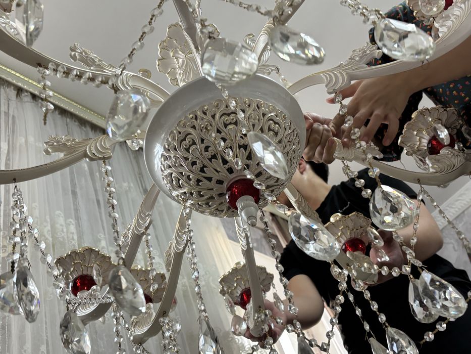 Продаётся люстра для гостиной в отличном состоянии