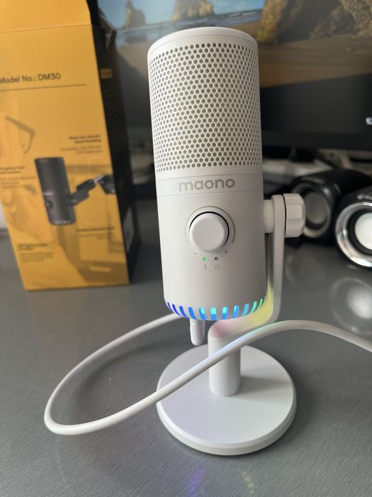 Микрафон белый с подсветкой