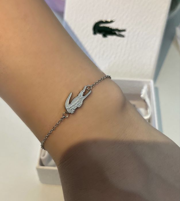 Женска гривна на Lacoste