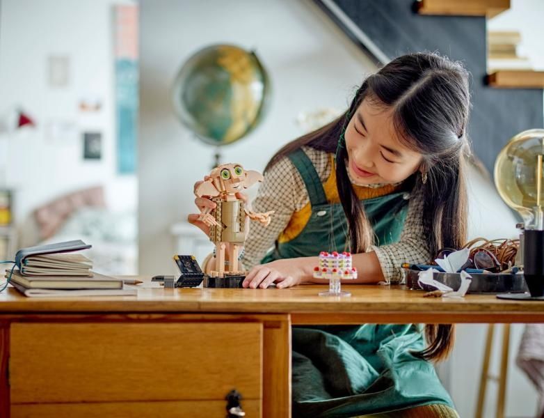 LEGO Harry Potter: Spiridusul de casa Dobby 76421 , 403 piese