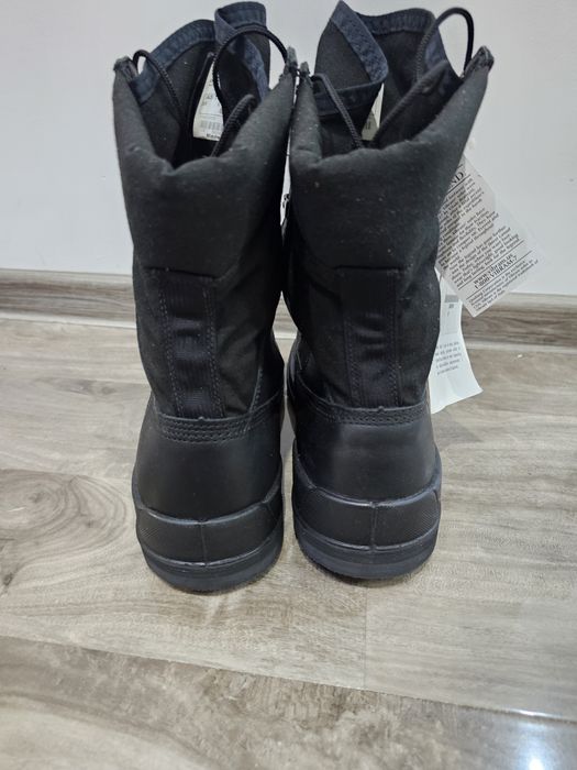 Bocanci Rocky nr 42, cu protecție de fier in vârful bocancului!