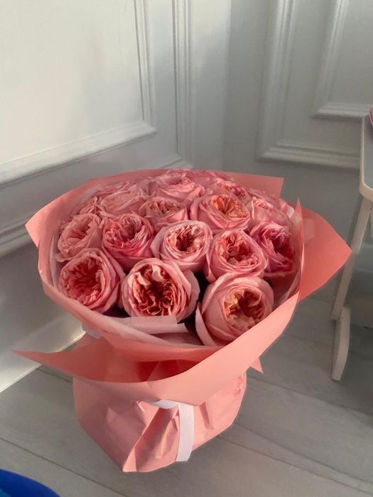 Гүлдер сатылады. Продаются цветы