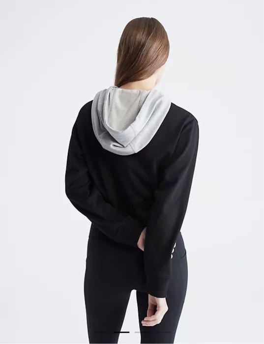 Худи укороченное Calvin Klein