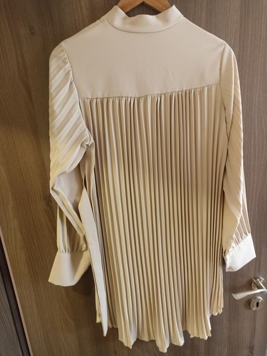 Бежова риза с връзки