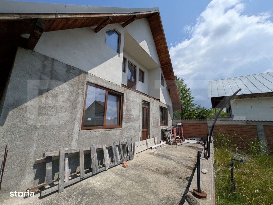 Casa semi-finisata de vanzare, 299 mp, zona Moreni