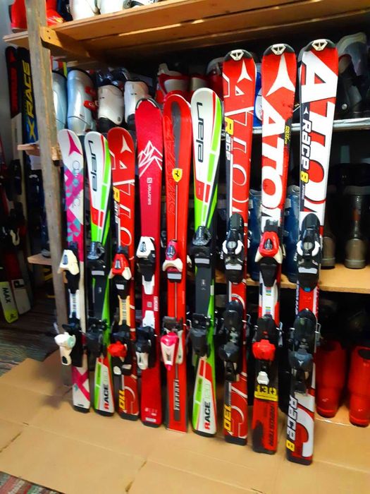 Schiuri schi skiuri copii adulti pregatite de partie