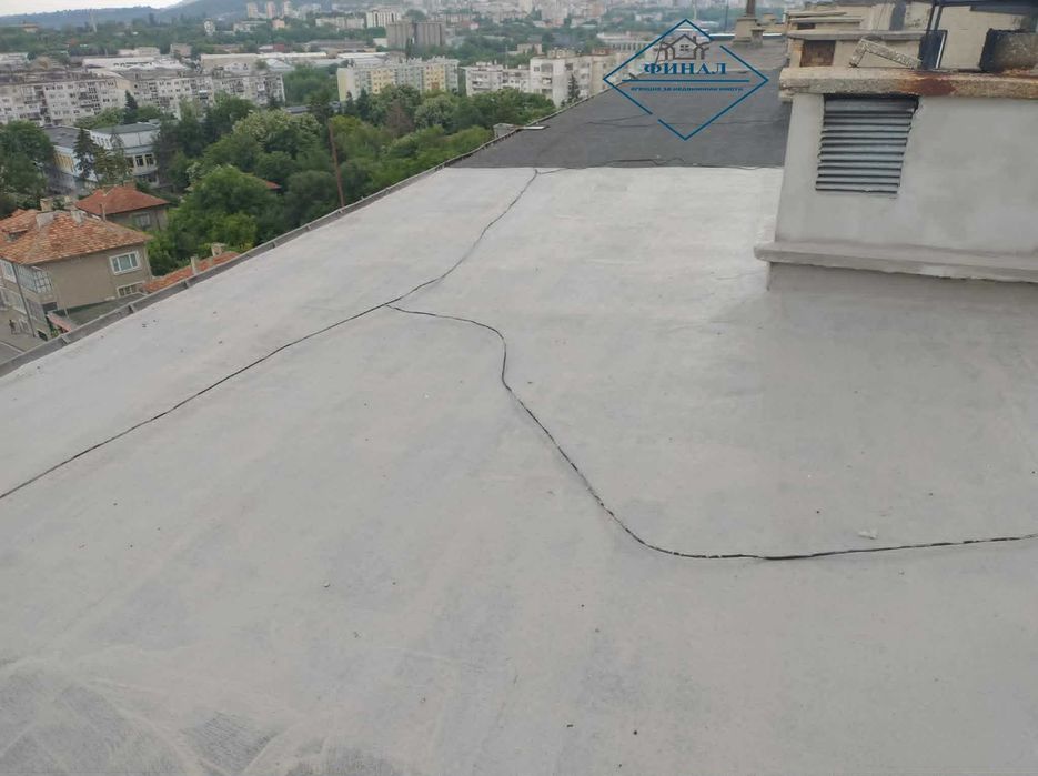 Продава се тристаен апартамент в кв. Тракия
