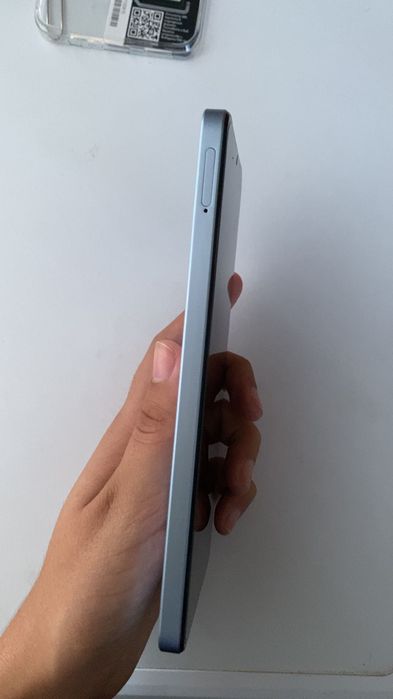 Продавам Realme Note 60