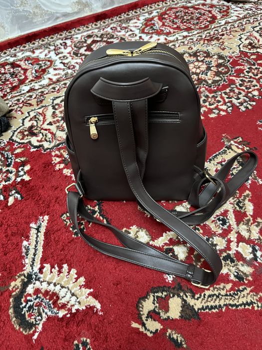 sumka ryukzak sotiladi