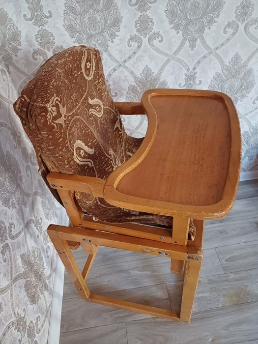 Стульчик со столом детский,трансформер.