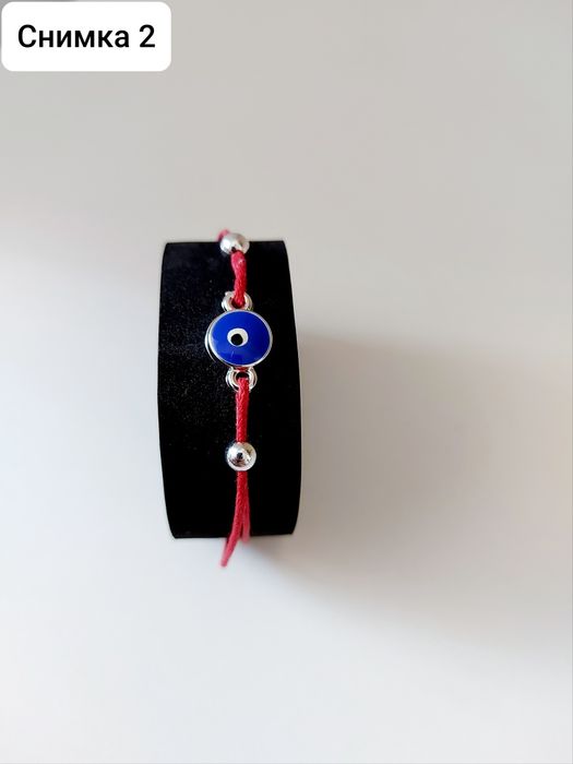 Гривни от червен и черен конец