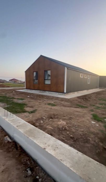 Заливка фундамента. Кладка забора. Отмостка.