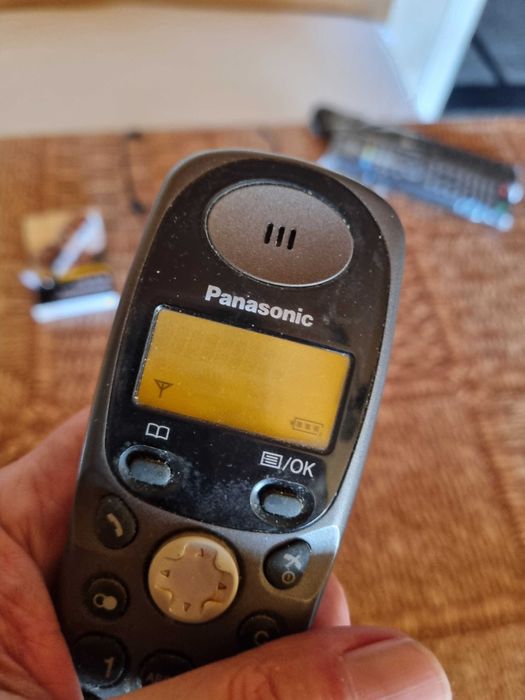 Продавам бежичен телефон Panasonic KX-TG1100FX