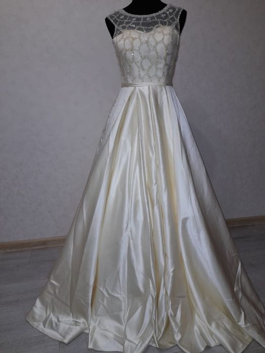 Продам новые платья