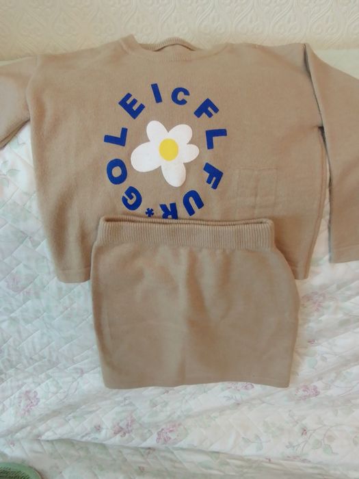 Продам теплый костюм на девочку