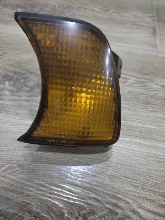 Продам поворотник на БМВ Е34