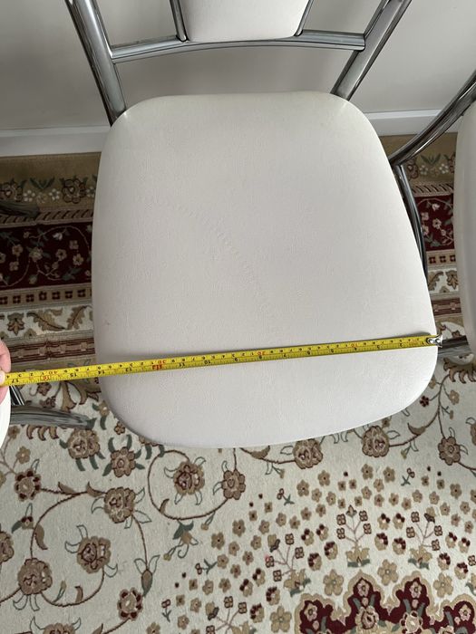 Стильные стулья - почти как новые!