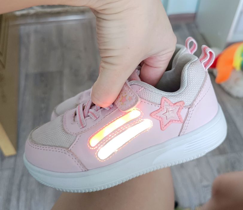 Кроссовки для девочки 27 размер