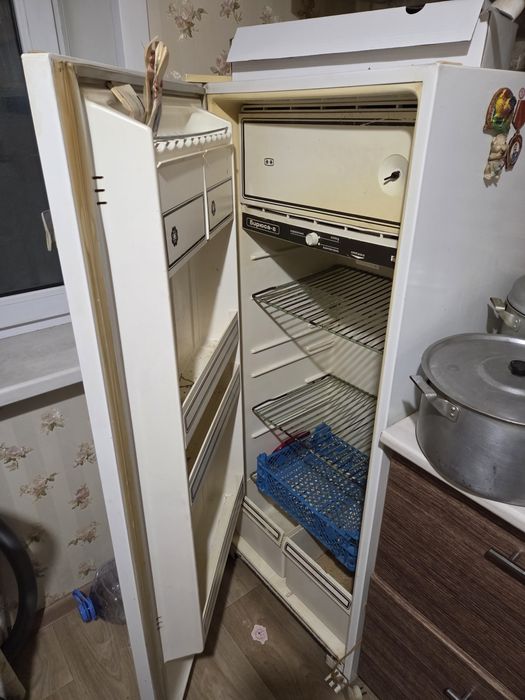 Холодильник Бирюса в рабочем состоянии