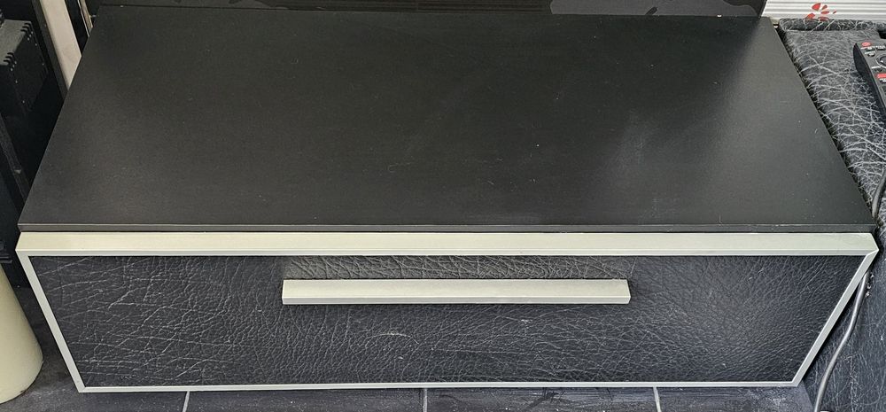 Продажба на Комплект Стилни Черни Мебели. Възможна продажба поотделно!