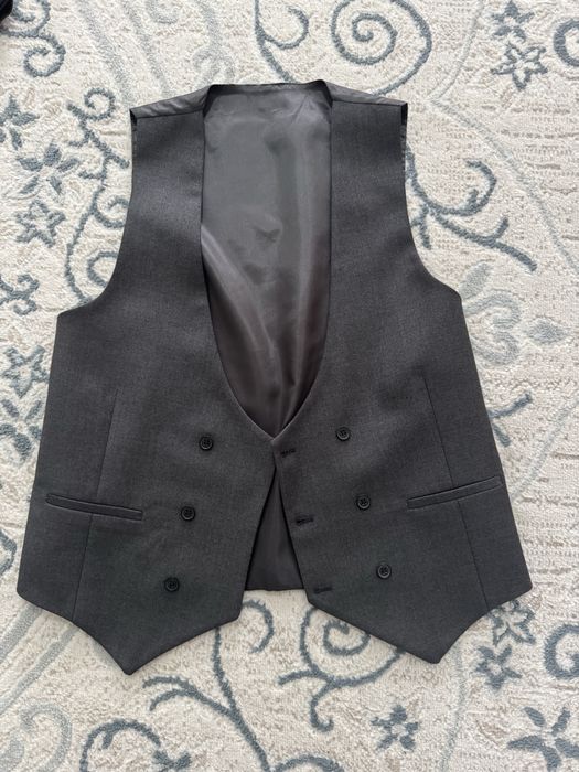 Серый костюм почти новый