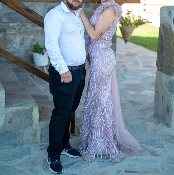 Красива бална рокля.