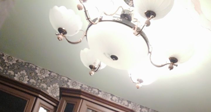 Люстра в хорошем состоянии