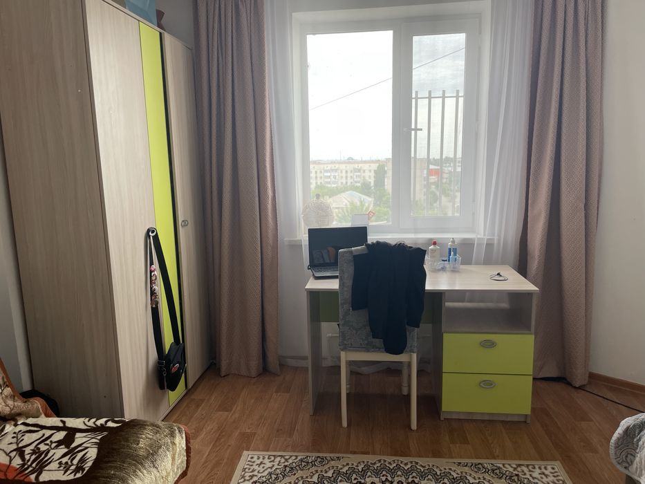 Продам б/у кровать , шкаф и стол