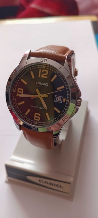 ceasuri Casio MTP-V004 si AQS-800W