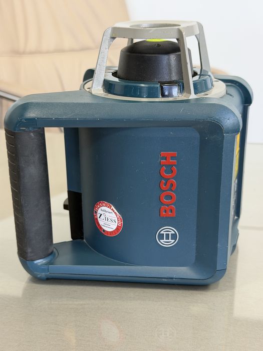 Продавам ротационен лазер Bosch GRL 300 HVG