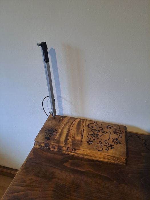 Лампа с фрезирана чамова основа и лампа с  орехова шайба .