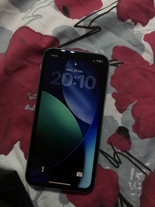 Vand/schimb iphon 11 64gb 70% sanatate telefonul este intro stare husa