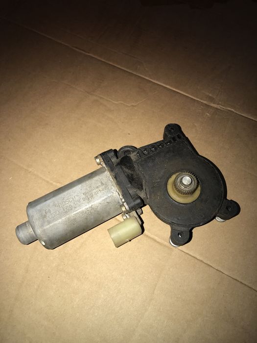 Моторчик стеклоподьемника бмв