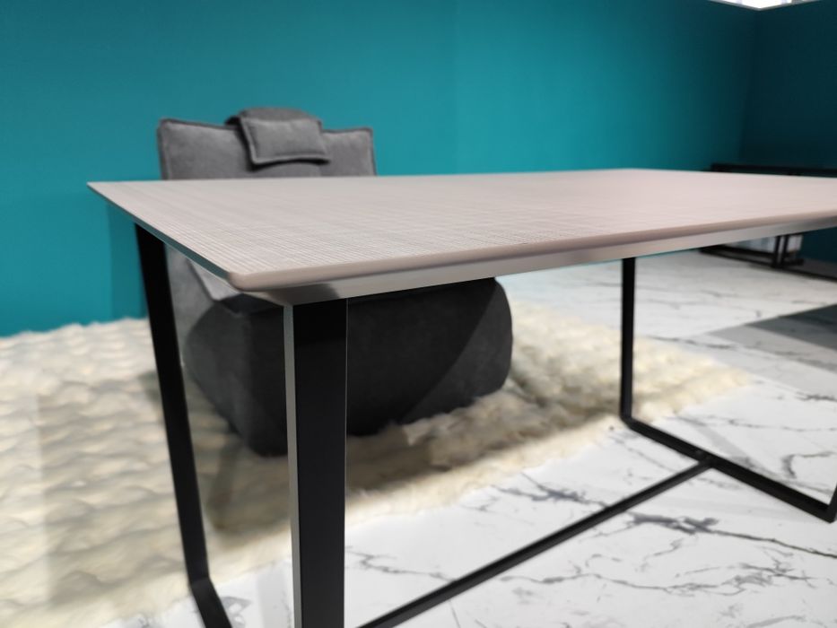 Jurnalniy stolik va stollar utalshonkali ideal holatda