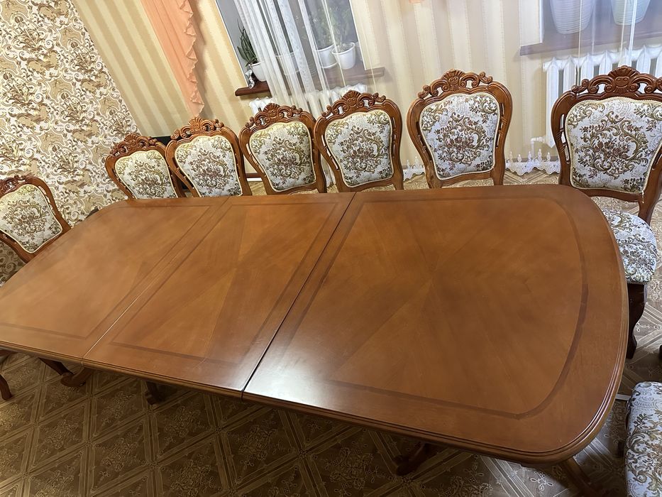 Стол  и 16стульев в комплекте продам срочно