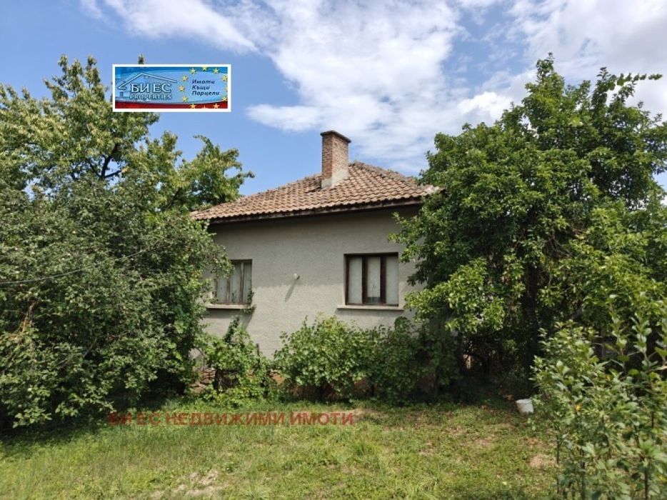 Къща в град Земен