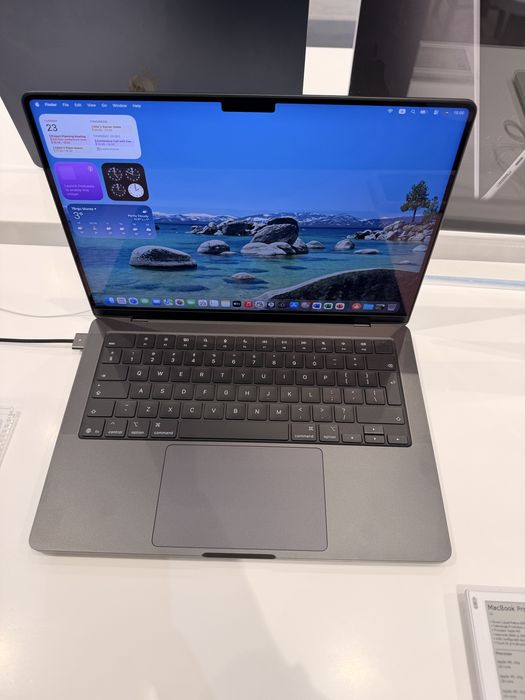 Macbook Pro M5/16gb ram /512 gb