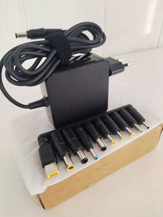 Универсальное зарядное устройства для ноутбука
