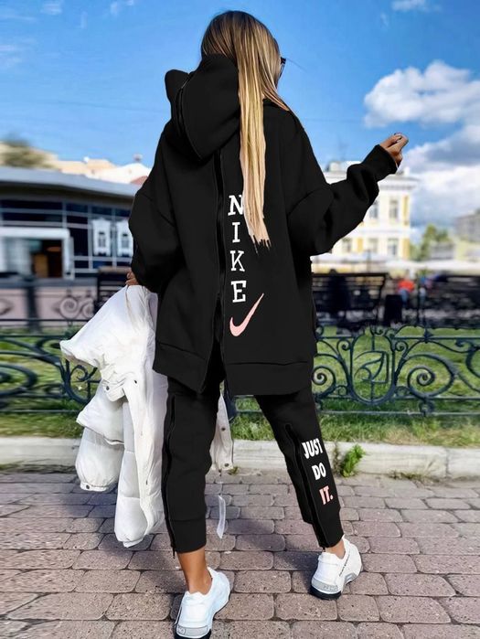 Спортивный костюм женский