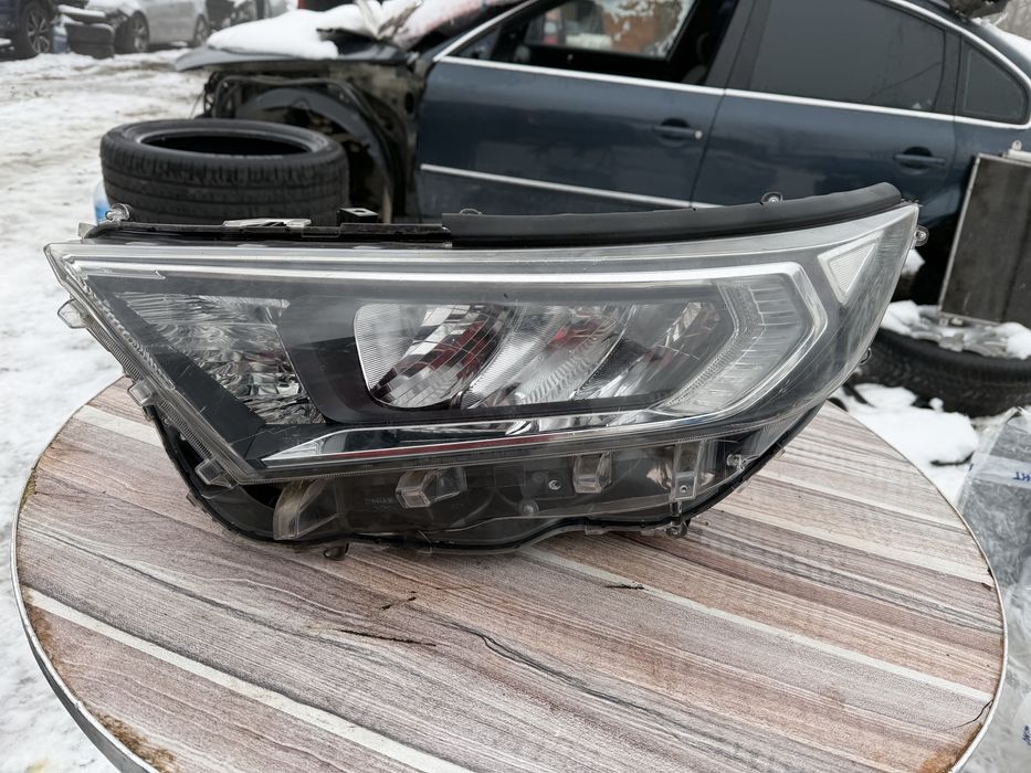 Фар Toyota Rav 4